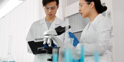 Prywatne laboratoria kuszą benefitami. Gdzie specjaliści medyczni mogą liczyć na najlepsze warunki?